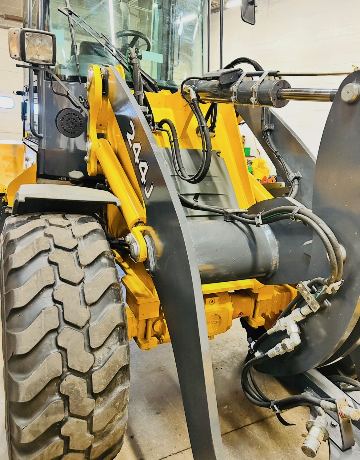 2014 DEERE 244J - Image 23